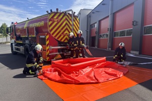 Zwei besondere Fahrzeuge für die Feuerwehr Nümbrecht