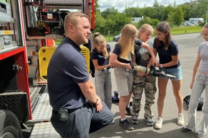 Jahrgangsstufe 7 des Gymnasiums Nümbrecht zu Gast bei der Feuerwehr