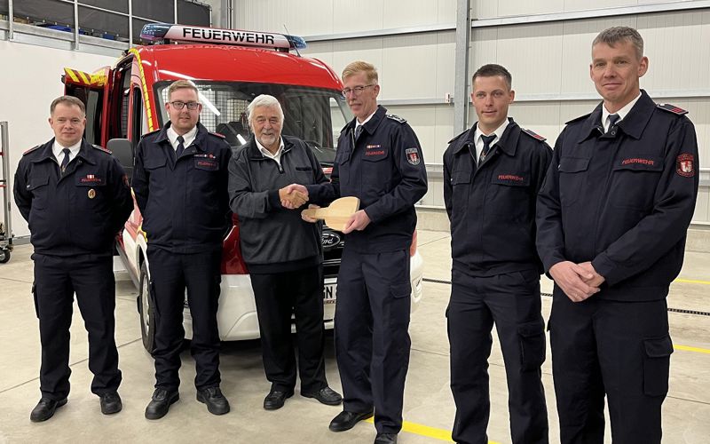 Übergabe von zwei MTF an die Löschgruppen Winterborn und Hömel