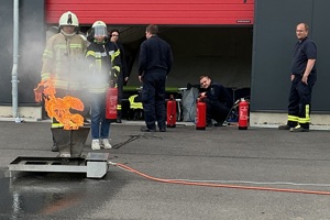 Jahrgangsstufe 7 des Gymnasiums Nümbrecht zu Gast bei der Feuerwehr