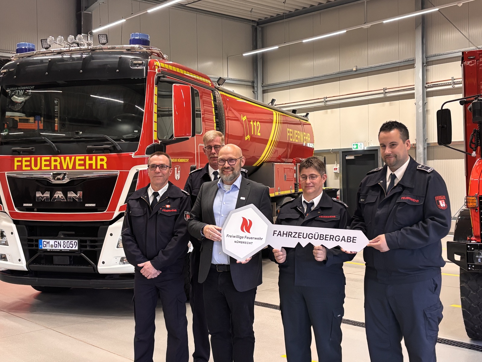 Zwei besondere Fahrzeuge für die Feuerwehr Nümbrecht