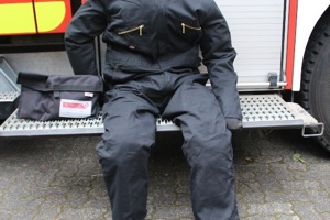 Übungspuppe „Ruth“ für die Freiwillige Feuerwehr Nümbrecht - GWN übergibt Spende für die Anschaffung