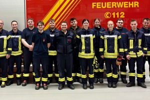Zwölf Einsatzkräfte schließen erfolgreich die Grundausbildung bei der Feuerwehr Nümbrecht ab