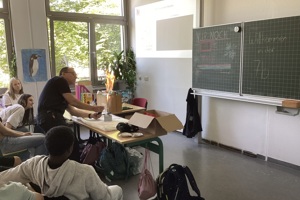 Die Feuerwehr besucht das Homburgische Gymnasium Nümbrecht